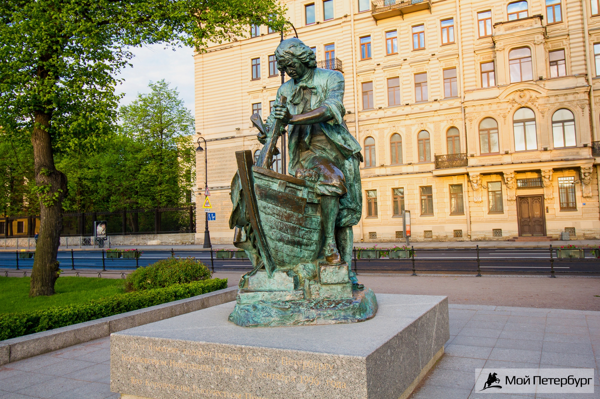 Памятник Петр плотник в СПБ